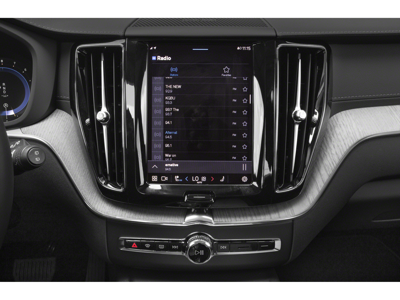 2022 Volvo XC60 B5 Momentum