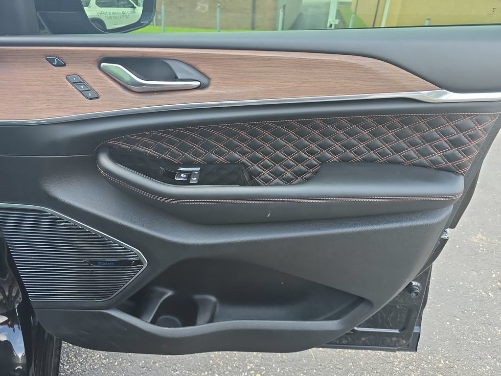 2022 Jeep Grand Cherokee Summit