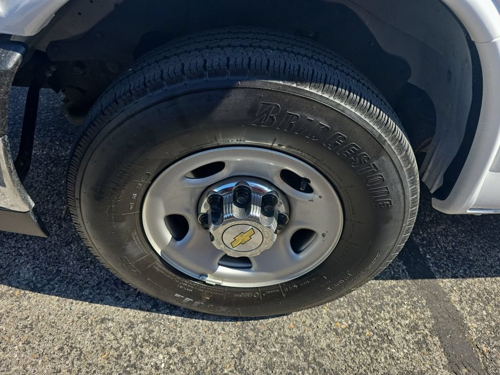 2024 Chevrolet Express Passenger 3500 1LT