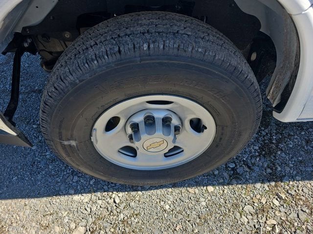 2025 Chevrolet Express Cargo WT