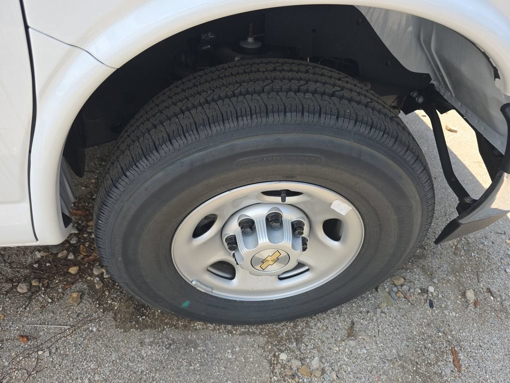 2026 Chevrolet Express Cutaway 3500 1WT