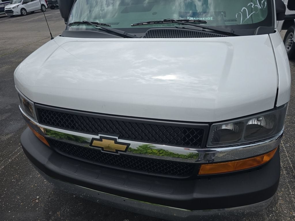 2026 Chevrolet Express Cutaway 3500 1WT