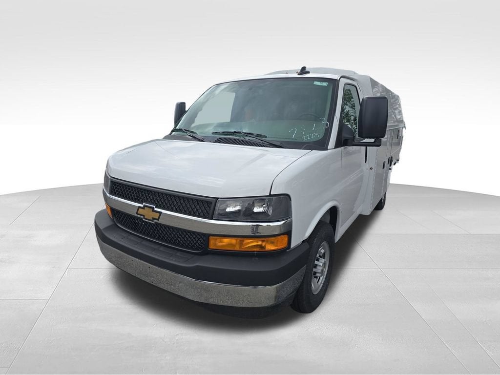 2026 Chevrolet Express Cutaway 3500 1WT