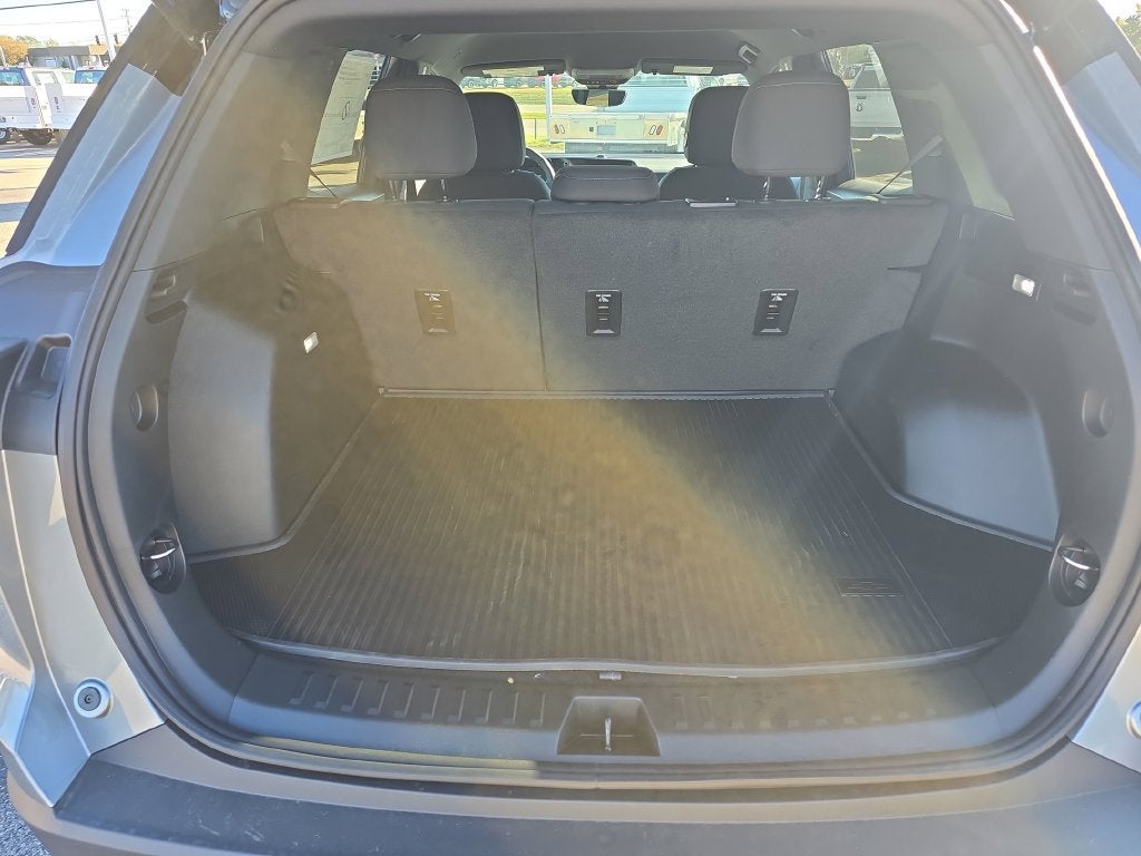 2027 Chevrolet Equinox LT - Photo 14