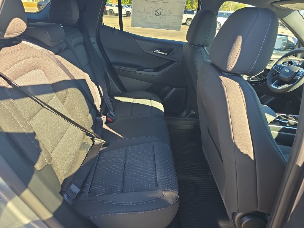 2027 Chevrolet Equinox LT - Photo 17
