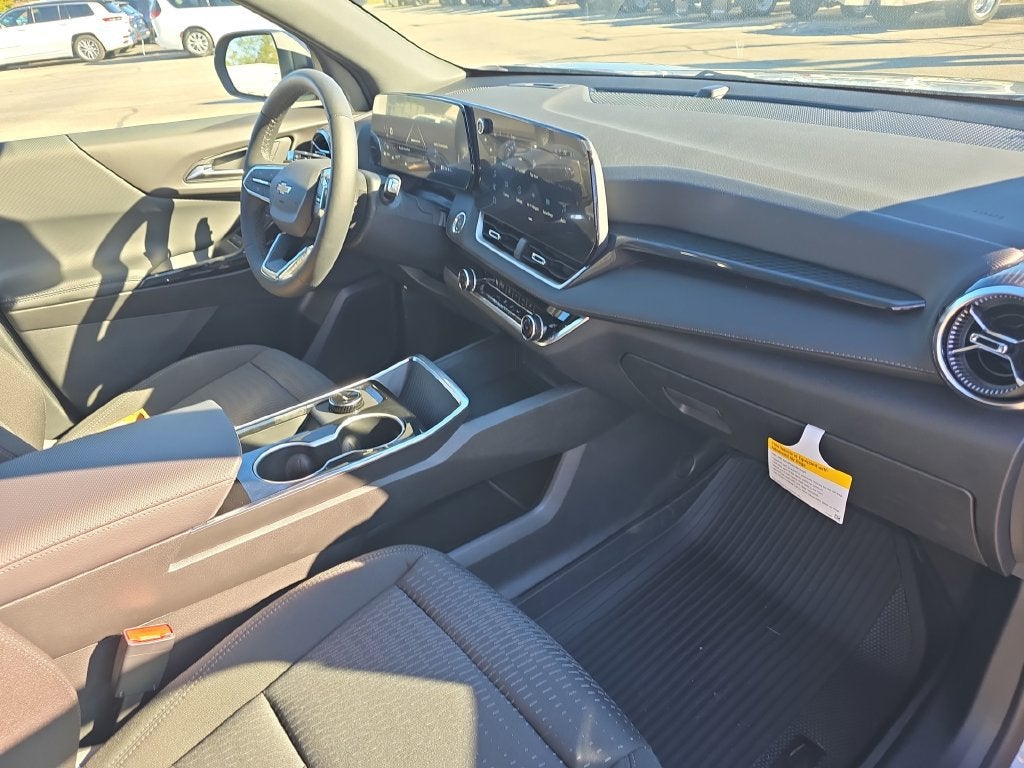 2027 Chevrolet Equinox LT - Photo 22