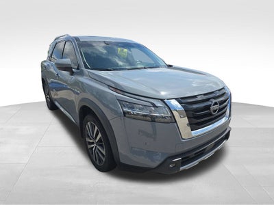 2022 Nissan Pathfinder Platinum