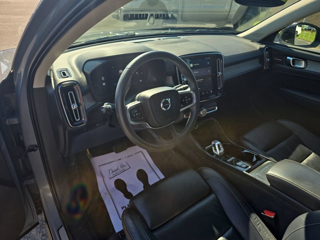 2023 Volvo XC40 Ultimate Dark Theme