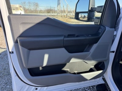 2025 Ford F-600SD XL