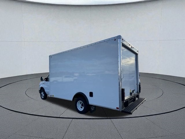 2025 Ford E-450SD Base