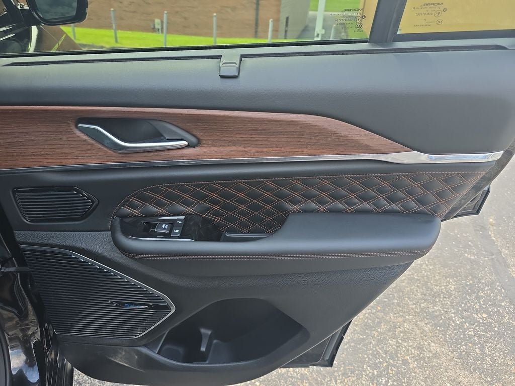 2022 Jeep Grand Cherokee Summit