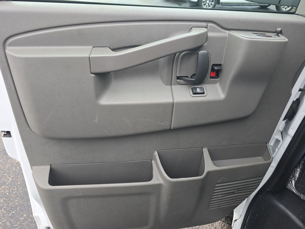 2025 GMC Savana 3500 LT