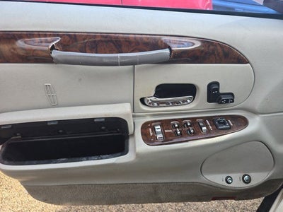 1999 Lincoln Town Car Executive