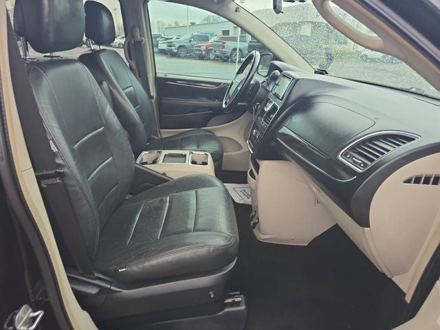 2011 Chrysler Town & Country Touring