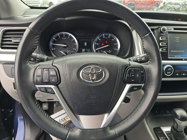 2016 Toyota Highlander LE V6