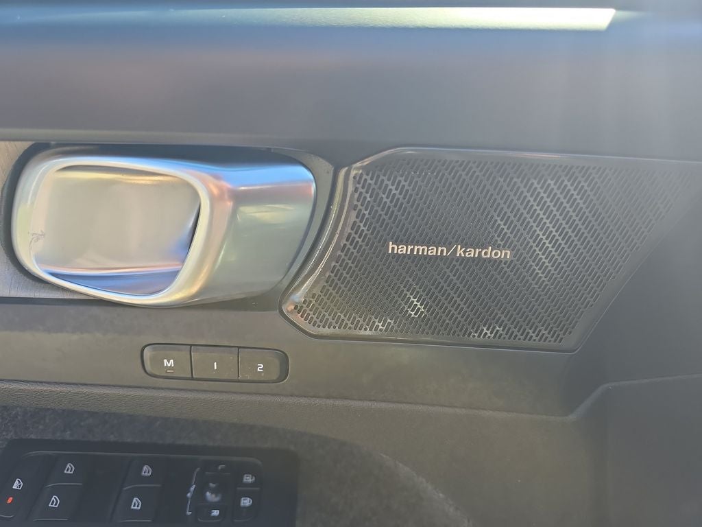 2023 Volvo XC40 Ultimate
