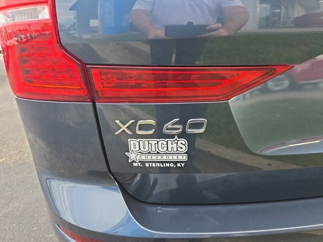 2022 Volvo XC60 B5 Momentum