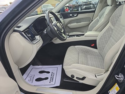2022 Volvo XC60 B5 Momentum