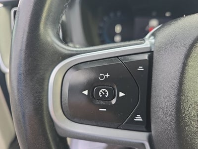 2022 Volvo XC60 B5 Momentum